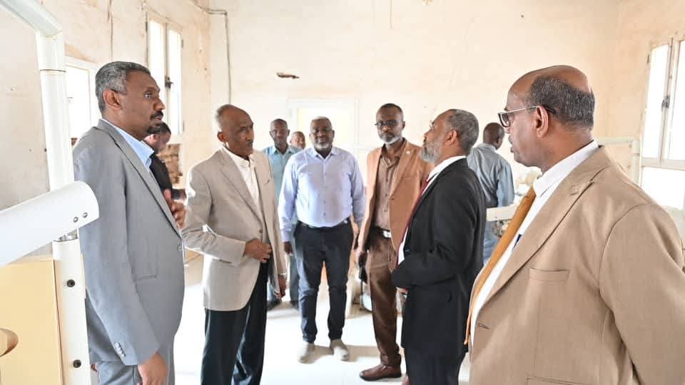 طلاب طب بالمختبر